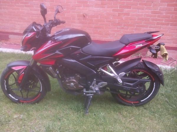 Pulsar 200NS -14