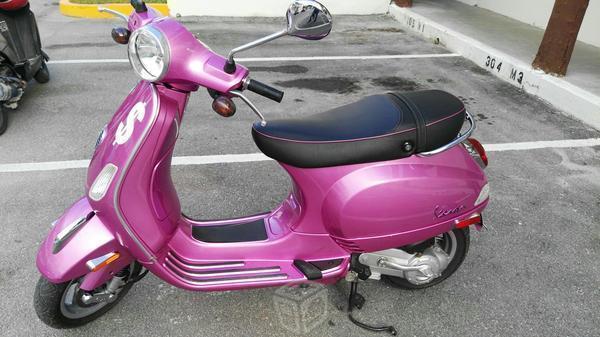 Vespa Piaggio LX 50 pink