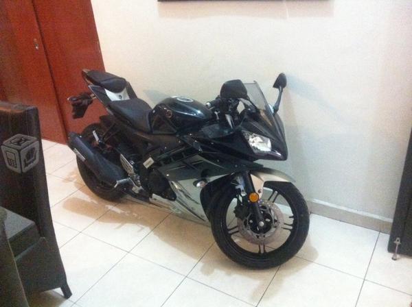 Yamaha R15 como nueva -14