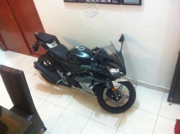 Yamaha R15 como nueva -14