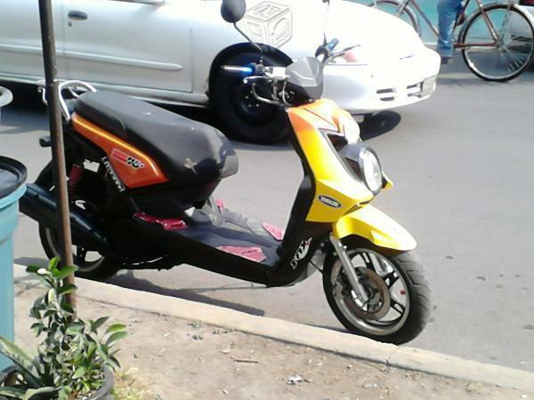 Se vende motoneta -13