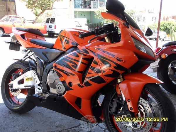 Honda cbr-600 hallowen exelentes condiciones -06