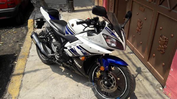 Moto Yamaha R15