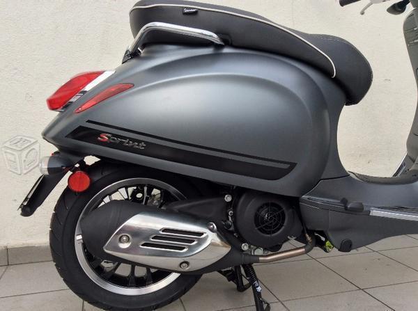 Motocicleta Vespa Sprint -16