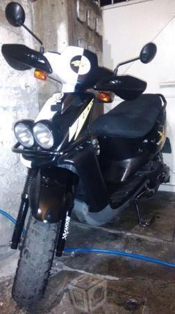 Motocicleta yamaha biwis -09