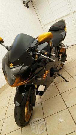 Excelente moto de pista Suzuki RGSX 600 -04