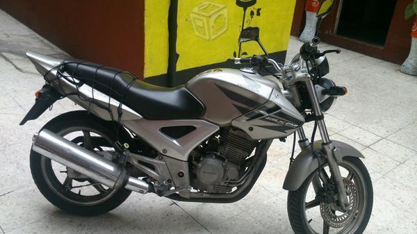 Se vende moto honda twister cc 250 -08