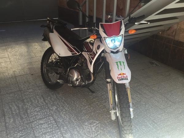 Motocicleta Monocross . Blanca yamaha -14