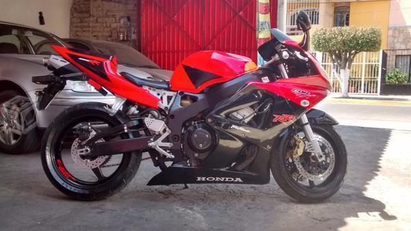 Honda CBR900Rr -96