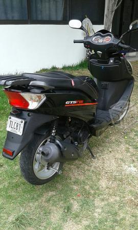 Bonita motoneta 175cc -13