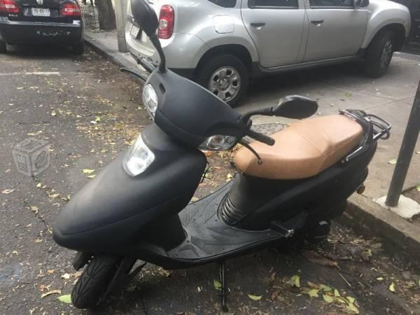 Moto Scooter Italika 125 Negra