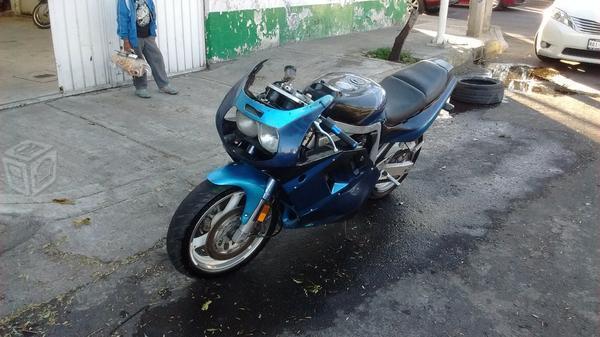 Hermosa suzuki Gsrx 750cc -89