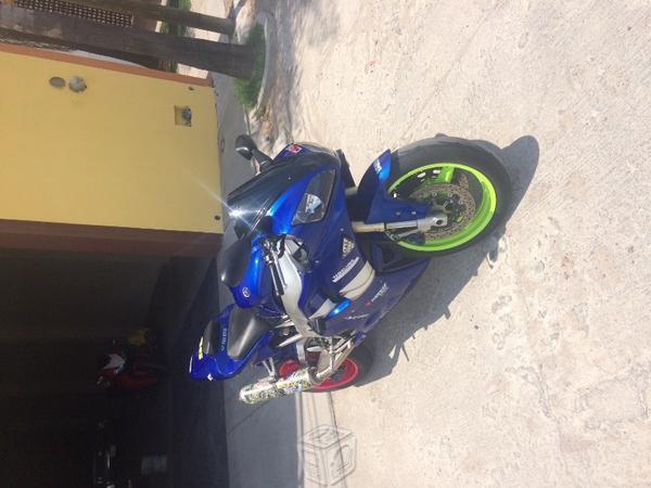 Yamaha R1 2000