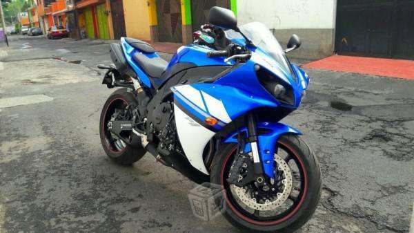 Moto Yamaha R1 -13