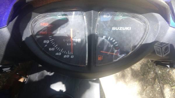 Suzuki an 125 cc con 1500 km emplacada