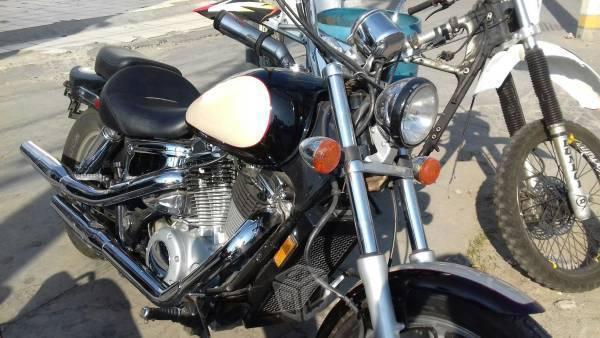 Honda shadow1100cc en excelentes condiciones -97