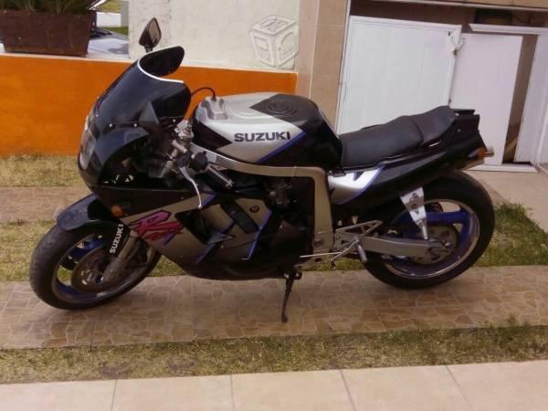 Moto de pista suzuki gsx-r 750 posible cambio -92