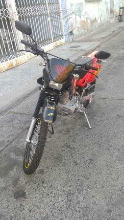 Se vende moto croos -15