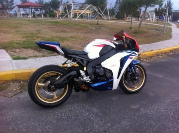 Hermosa y potente cbr 1000 rr p/c -08