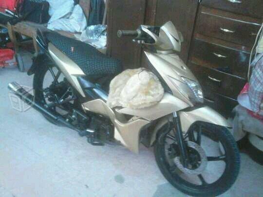 Vendo moto italika -15