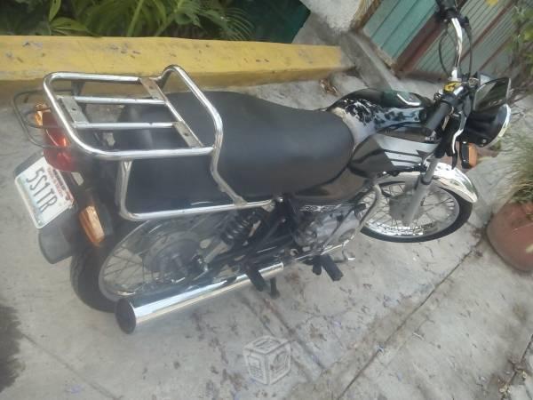 Motocicleta bajaj -08