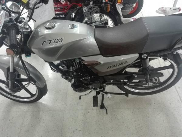 Moto 125 clásica -16