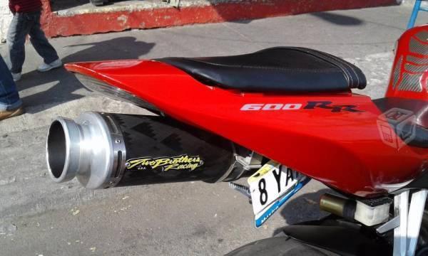 Exelente cbr 600RR -05