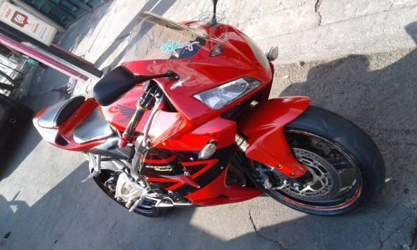 Exelente cbr 600RR -05