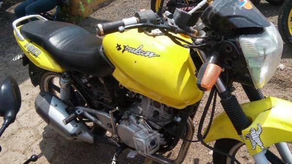 PULSAR 180cc EMPLACADA -04