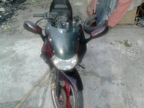 Vendo motocicleta RT200 -11