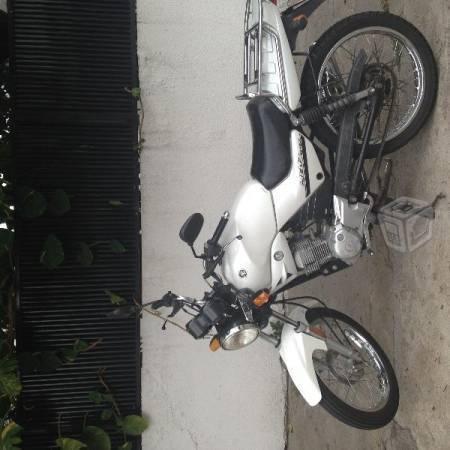 Motocicleta YAMAHA 125CC ESTANDAR -08