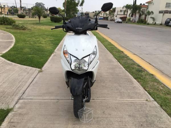 Moto scooter Honda dio 110cc 1 dueño -16