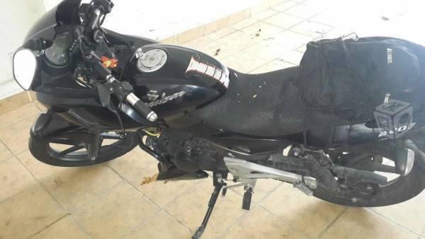 Bonita pulsar negra 220cc llantas seminuevas