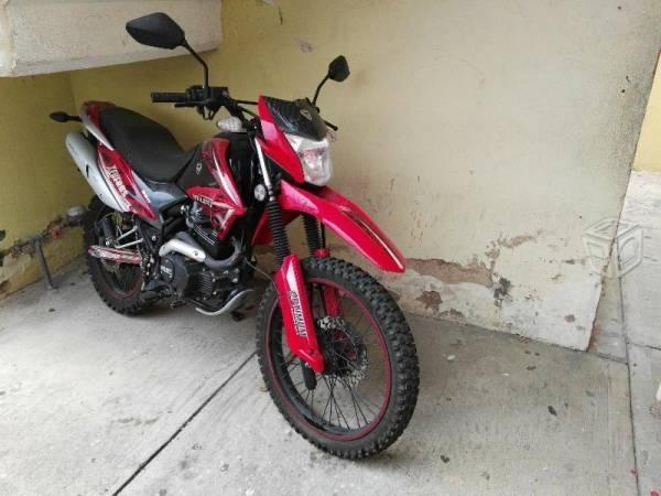 Xeverus 250 cc color rojo único dueño