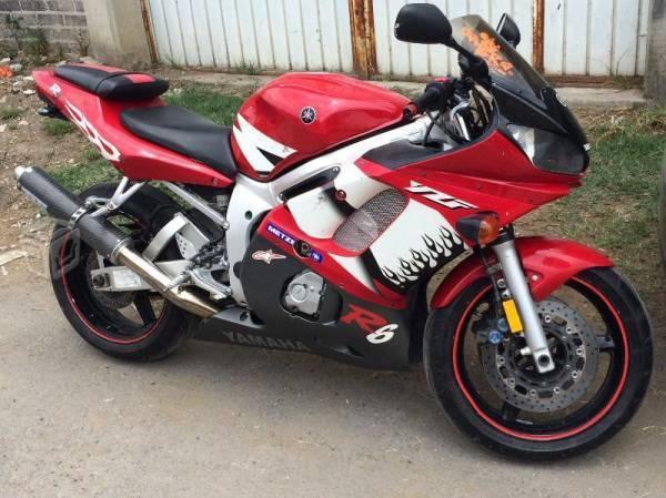 Yamaha R6 600cc -01