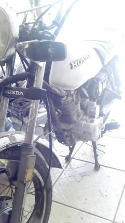 Motocicleta honda -12