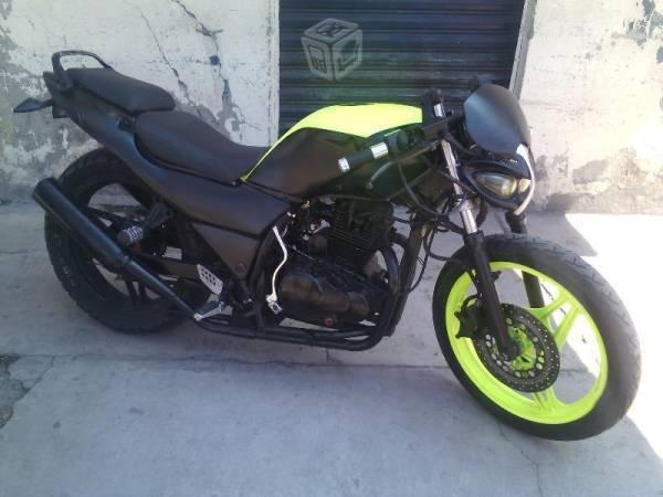 Italika motocicleta 200cc -09