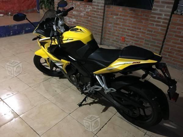 Bajaj Pulsar RS200 seminueva -16