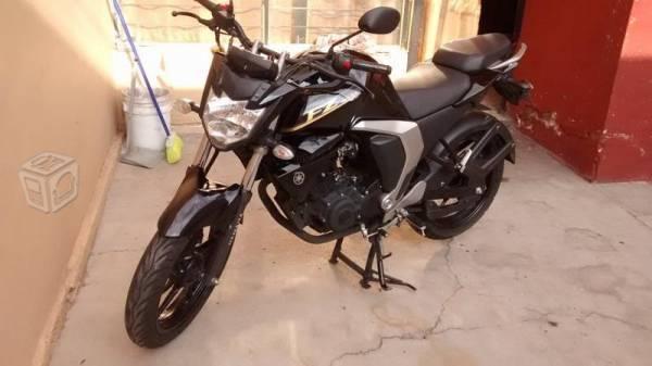 Motocicleta yamaha 150 -16