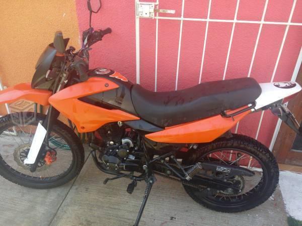 Motocicleta DM 200