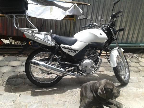 Motocicleta yamaha -14