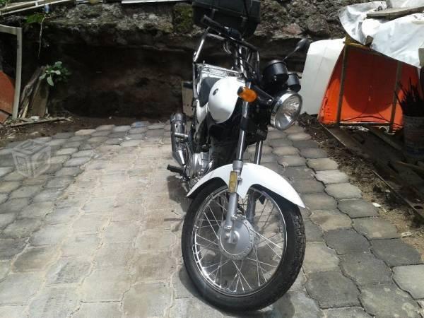 Motocicleta yamaha -14