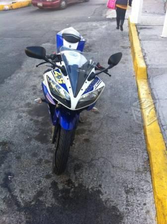 Moto YAMAHA R15 en buen estado -15