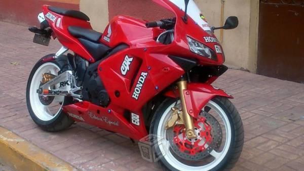 Se vende moto honda cbr rr 600 -03