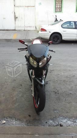 Moto tipo deportiva marca xess -09