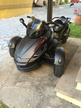Can Am Spyder gris y negro mate -09