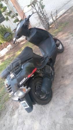 Vendo moto Kinetic -05