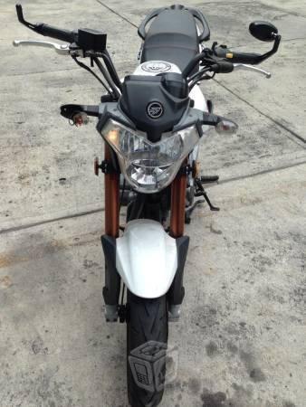 Moto Keeway RKV 200cc -13