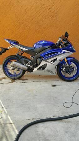 Yamaha r6 seminueva