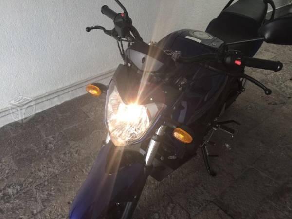 motocicleta Yamaha FZ